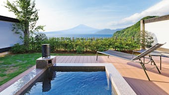 “おこもり”しながら蒼い海と富士の絶景を満喫