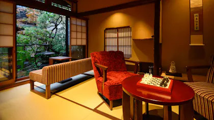 京都に暮らすように泊まる、和モダンの町家旅館