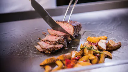 美食の宝庫・九州でブランド牛を食べ尽くす