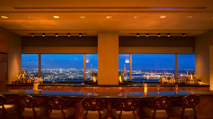 素敵なバーで特別な一杯を嗜める高級ホテル2選