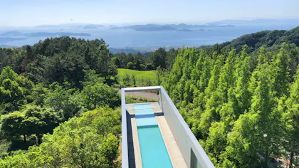 瀬戸内の大パノラマを一望するラグジュアリー宿