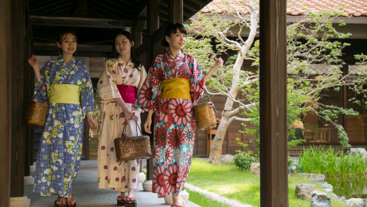 はんなり浴衣美人に。宿の浴衣を美しく着こなすポイント はんなり浴衣美人に。宿の浴衣を美しく着こなすポイント