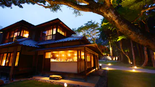 伝統の重厚とモダンが香る気品溢れるおこもり