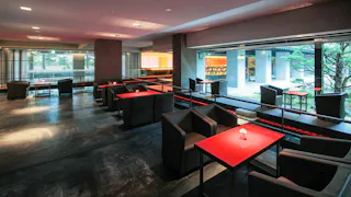 まるで美術館。意匠にこだわった大人の宿