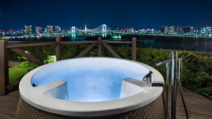 美しい夜景に癒されるホテルのビューバス特集