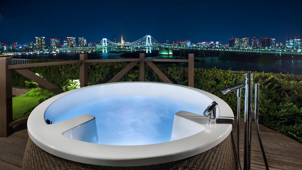 美しい夜景に癒されるホテルのビューバス特集