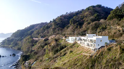 海を近くに感じるコンドミニアムスタイルの絶景宿