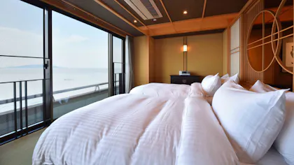 2018年にリニューアルした客室で優雅に寛ぐ