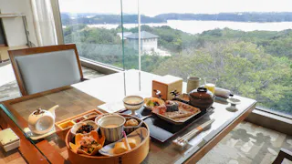 【滞在記】英虞湾の絶景を眺めながらいただく地産の和朝食