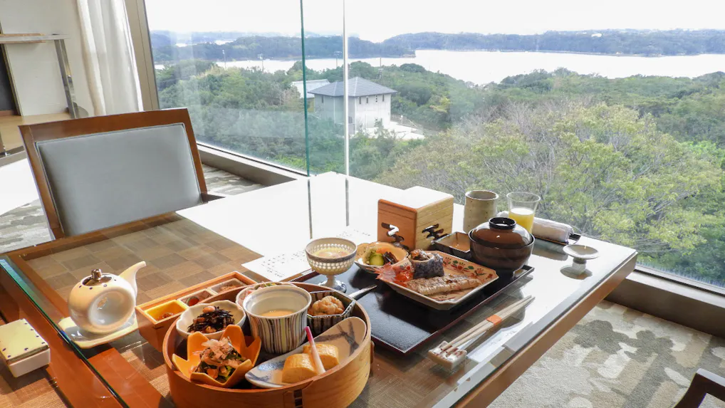 【滞在記】英虞湾の絶景を眺めながらいただく地産の和朝食