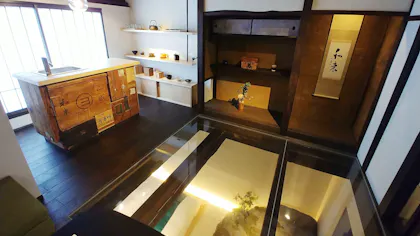 【取材】透明な床や枯山水に浮かぶベッド?!一風変わった京町家を徹底取材