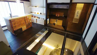 【取材】透明な床や枯山水に浮かぶベッド?!一風変わった京町家を徹底取材