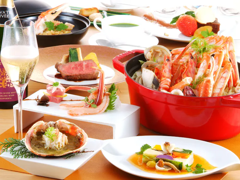 カニと肉を一緒にいただく、冬だけの贅沢美食旅