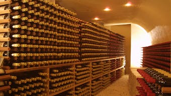 天橋立の絶景とワイン5万本の甘美に酔う