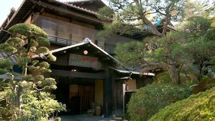 泉源の真横！貸切で味わう、有馬のフレッシュな湯