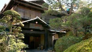 泉源の真横！貸切で味わう、有馬のフレッシュな湯