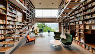 箱根で本に囲まれて過ごす、新コンセプトの温泉宿