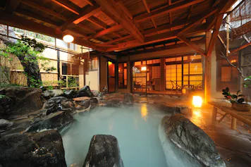 希少な泉質とこだわりの食を楽しむ大正ロマンの宿