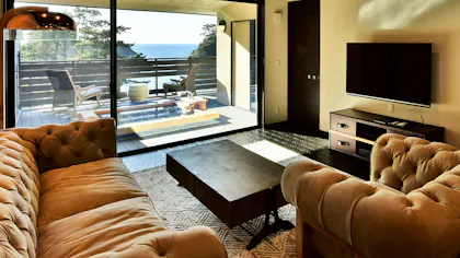 2018年に開業した全室露天・半露天風呂付の旅館