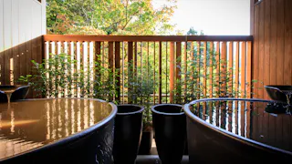 金泉と銀泉、2つの露天風呂付き貴賓室でくつろぐ有馬の夜