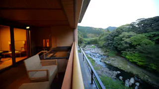 長門の音信川沿い、ホタルの里に佇む由緒ある宿