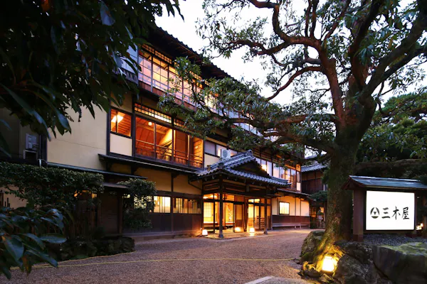 城崎温泉 登録有形文化財の宿 三木屋 志賀直哉の名作 城の崎にて が生まれた老舗宿 宿泊予約は 一休 Com