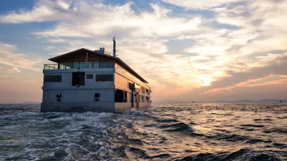 豪華客船 & 最高級バスで楽しむ上質な旅