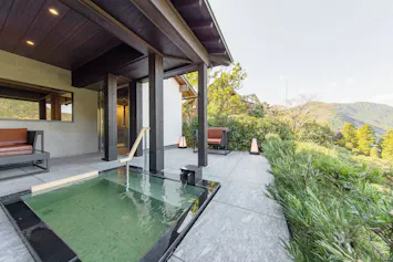 大分・響渓谷の絶景に浸る豪華な和モダン宿