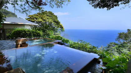 東伊豆の絶景露天風呂で、時を忘れ、海と一つに