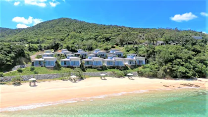 「奄美ブルー」に彩られた、全室オーシャンビューの絶景ヴィラ