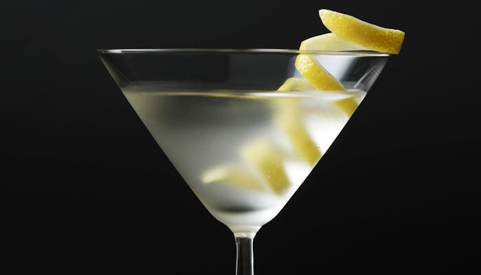 ホテルバー探訪 バー カプリ にて 青い海の陽気さに抱かれ恍惚のカクテルを 一休コンシェルジュ ホテルバー探訪 バー カプリ にて 青い海の陽気さに抱かれ恍惚のカクテルを 一休コンシェルジュ