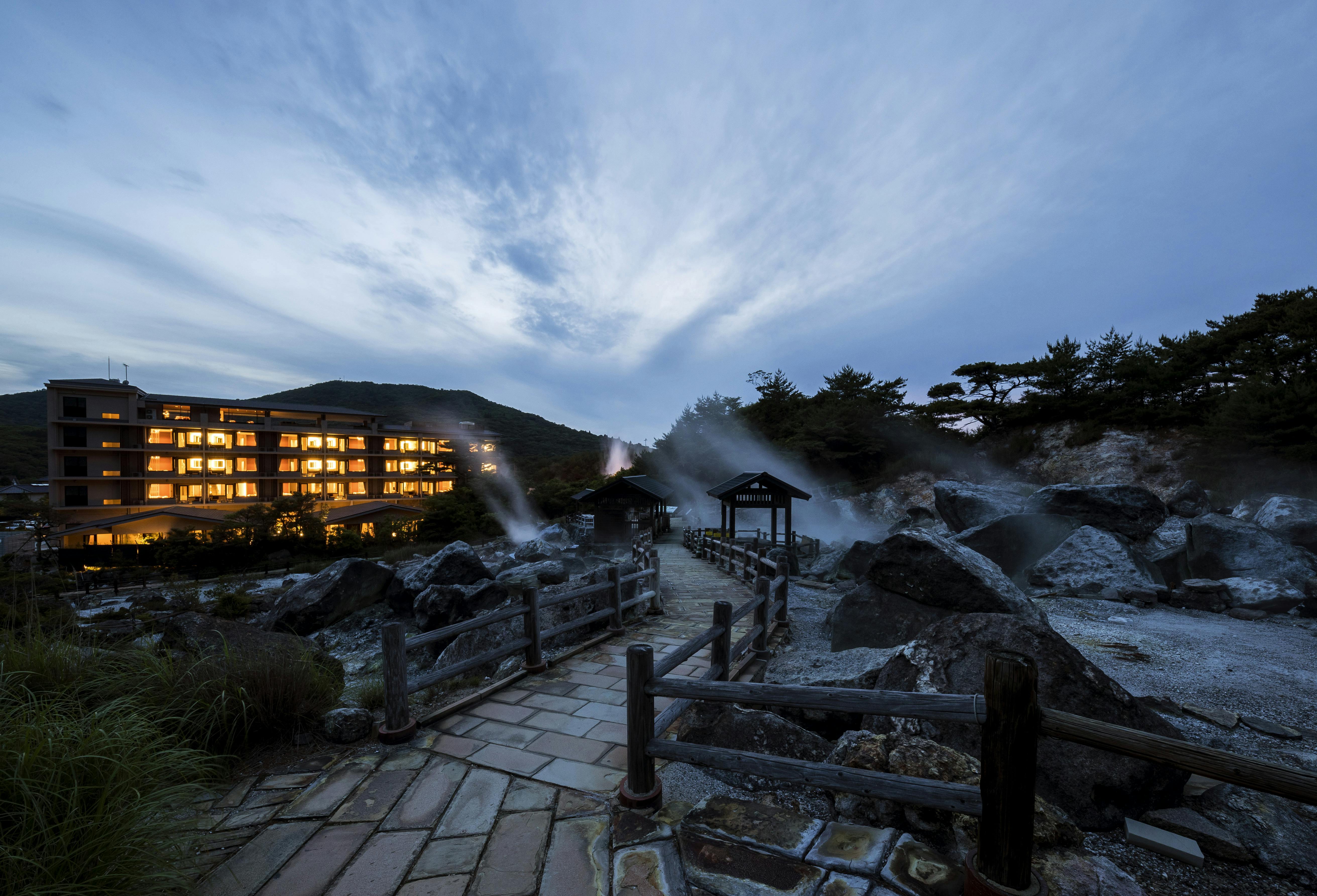 長崎・雲仙の雄大な絶景を望む“老舗リゾート”