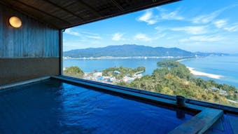 天橋立の絶景を客室や展望大浴場で独り占めする老舗宿