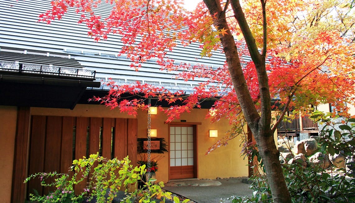 渓流沿いの露天風呂で紅葉が愉しめる宿 東日本編 | 一休