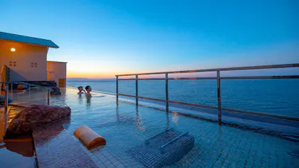 絶景インフィニティ風呂と客室露天風呂を満喫する鳥取の温泉宿