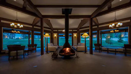 北海道美瑛の豪奢な一棟貸しのヴィラで自然と溶け合う