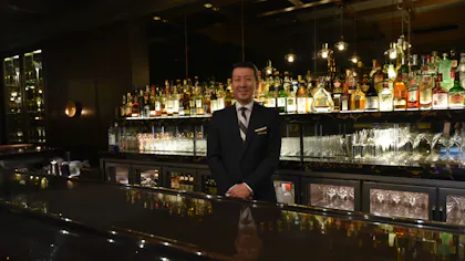 ホテルバー探訪：「ロイヤル バー」でいただく、伝統と革新が織り成すおもてなしの一杯