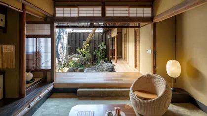 和菓子がテーマの雅な京町家でアートと歴史に戯れる
