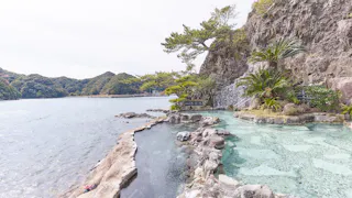 アクセスは専用船で！海辺の露天風呂で潮騒に包まれる和歌山の宿