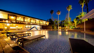 天然温泉のガーデンスパがある下田の老舗旅館でくつろぎの時間を