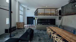 富士山麓に佇むスタイリッシュ空間で、心を癒す静かなひととき