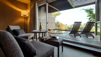 露天風呂付客室で源泉掛け流しの湯浴みが叶う東京から約2時間のオーベルジュ