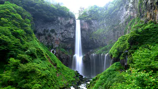 迫力満点！絶景の滝スポットに近い温泉宿