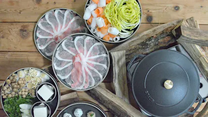 こだわりの食事がお部屋で楽しめるバケーションレンタル 4選