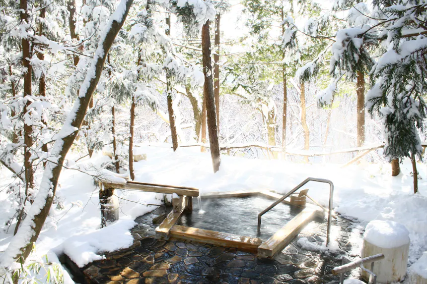 雪見露天風呂が楽しめる大人の温泉宿　東北編