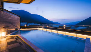 2020年10月開業、“空中温泉”から箱根・強羅の絶景を望む全室露天風呂付の宿