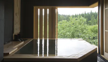 秋田・角館に佇む全10室の名旅館で、美食と源泉掛け流しを堪能