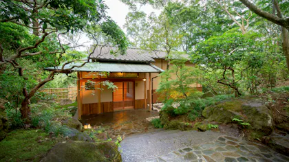 箱根・湯河原でおこもり滞在が叶う露天風呂付き離れがある宿 3選