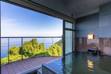 伊豆で温泉と絶景を愉しむ。10室のみのオークインクルーシブリゾート