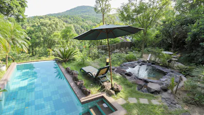 温水プライベートプールと露天風呂付のお部屋がある温泉宿